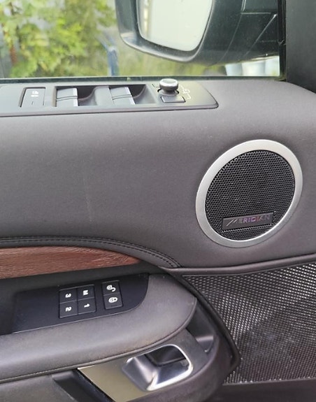 Land Rover Discovery 15 of 30