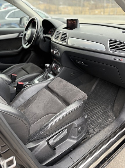 Audi Q3 22 of 30