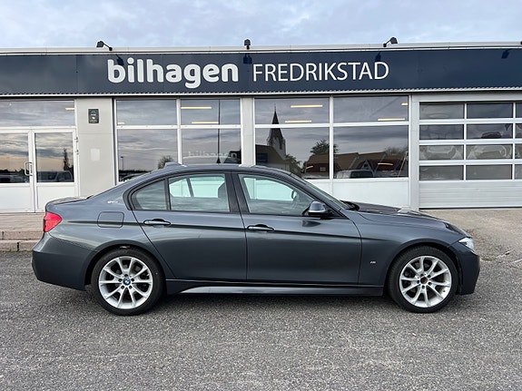 BMW 330e 5 of 5