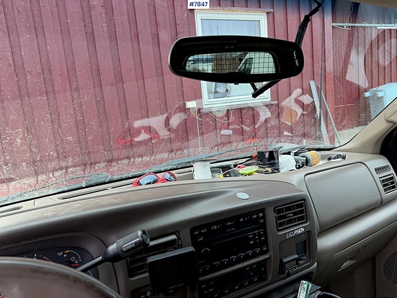 Ford Excursion 17 of 30