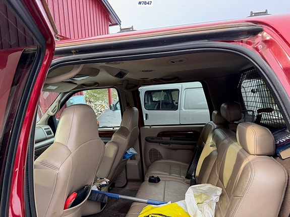 Ford Excursion 29 of 30