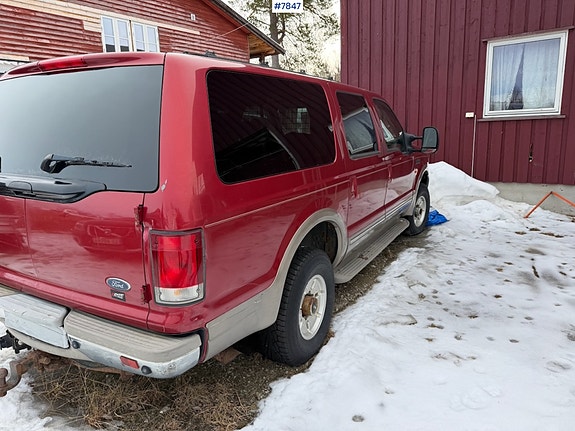 Ford Excursion 7 of 30