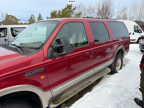Ford Excursion 5 of 30