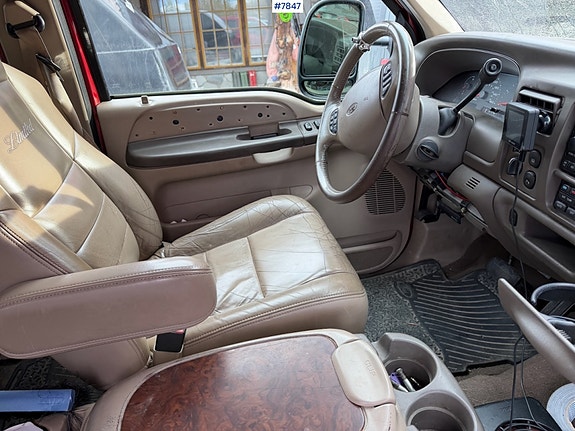 Ford Excursion 10 of 30