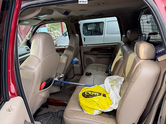 Ford Excursion 25 of 30