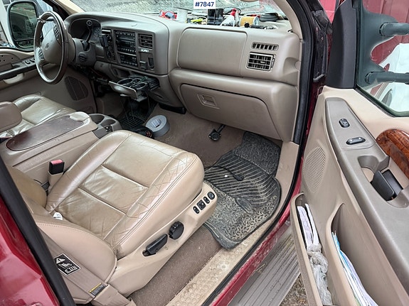 Ford Excursion 12 of 30