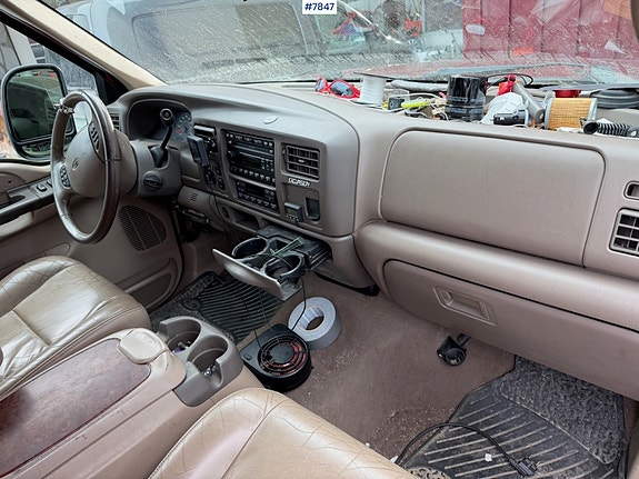 Ford Excursion 13 of 30