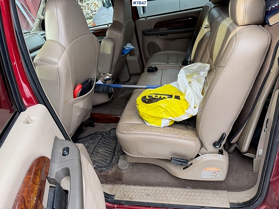 Ford Excursion 28 of 30