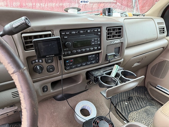 Ford Excursion 15 of 30