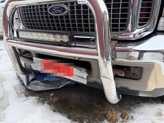 Ford Excursion 9 of 30