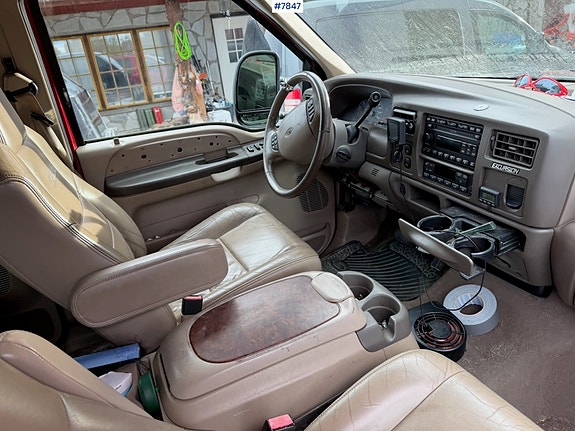 Ford Excursion 11 of 30