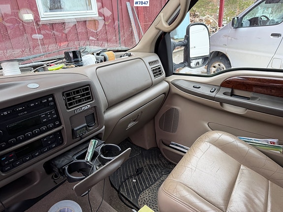 Ford Excursion 19 of 30