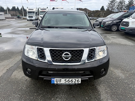 Nissan Pathfinder 2 of 5