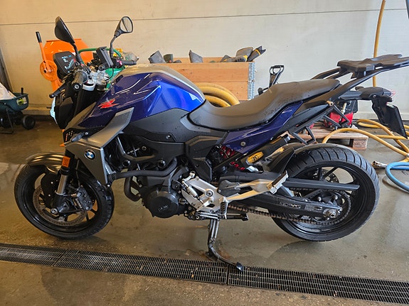 BMW F 900 R 3 of 5