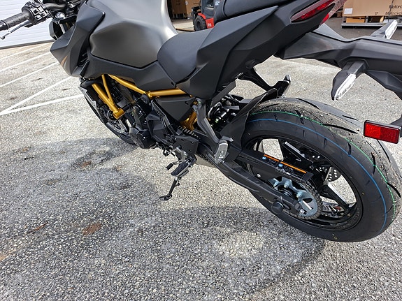 Kawasaki Z650 S 3 of 5