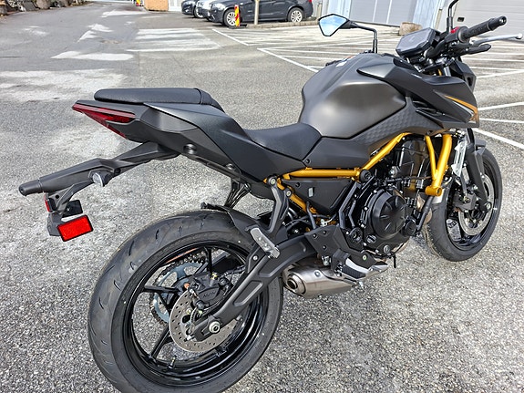 Kawasaki Z650 S 2 of 5