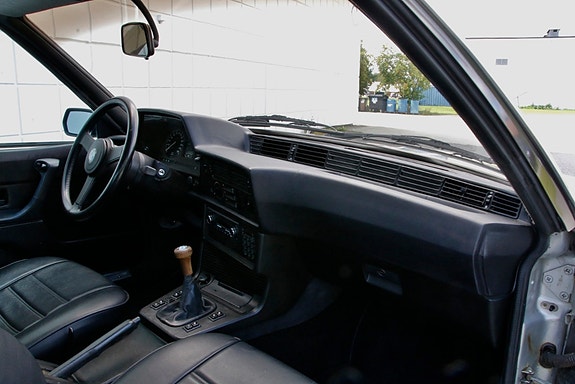 BMW 635CSi 11 of 30