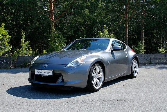 Nissan 370z 4 of 5