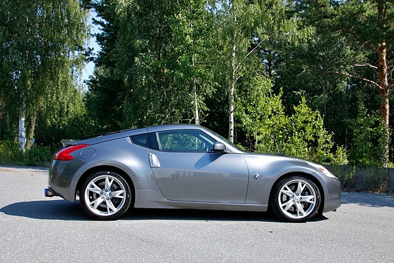 Nissan 370z 3 of 5