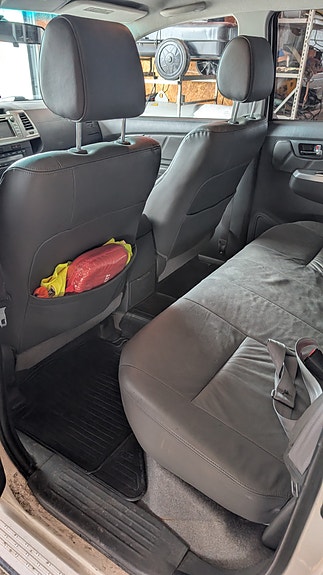 Toyota HiLux 13 of 26