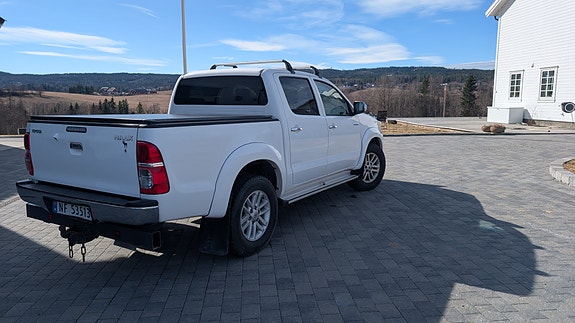 Toyota HiLux 7 of 26