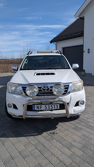 Toyota HiLux 3 of 26