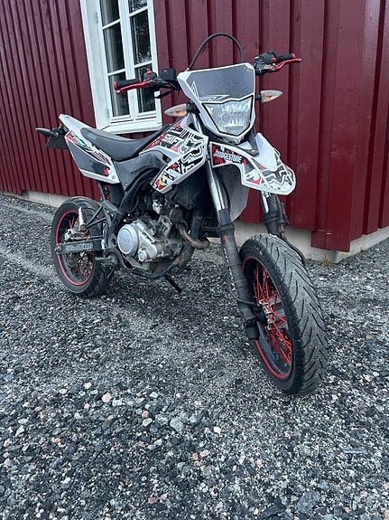 Yamaha WR 125 R 2 of 18