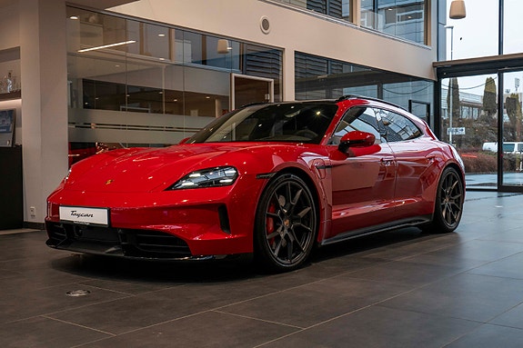 Porsche Taycan Sport Turismo 4 of 5
