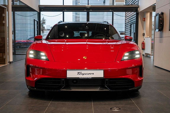 Porsche Taycan Sport Turismo 2 of 5
