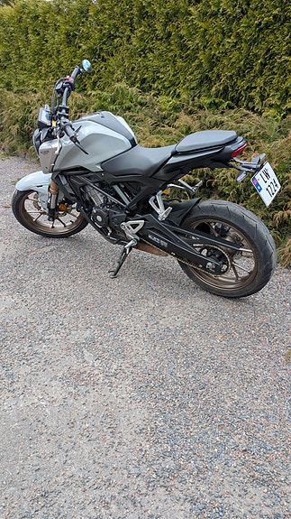 Honda CB 125 R 3 of 8