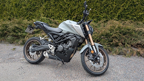 Honda CB 125 R 6 of 8
