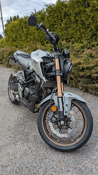 Honda CB 125 R 7 of 8