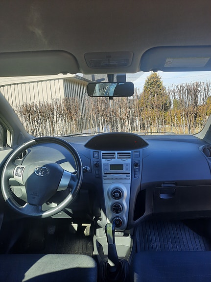 Toyota Yaris 7 of 10
