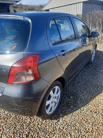 Toyota Yaris 5 of 10
