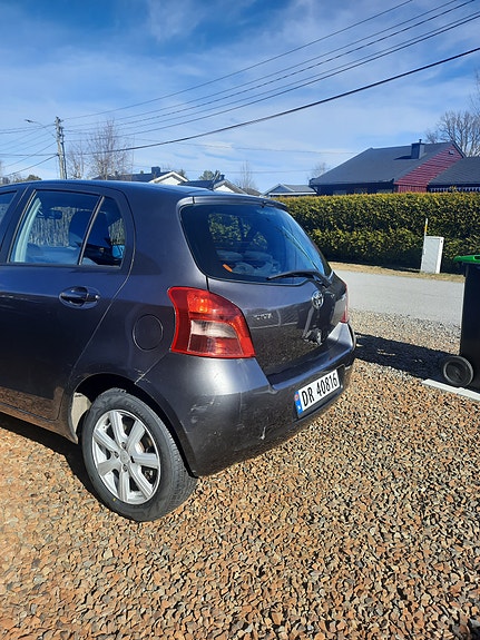 Toyota Yaris 4 of 10