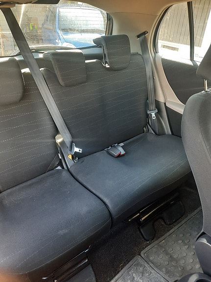 Toyota Yaris 8 of 10