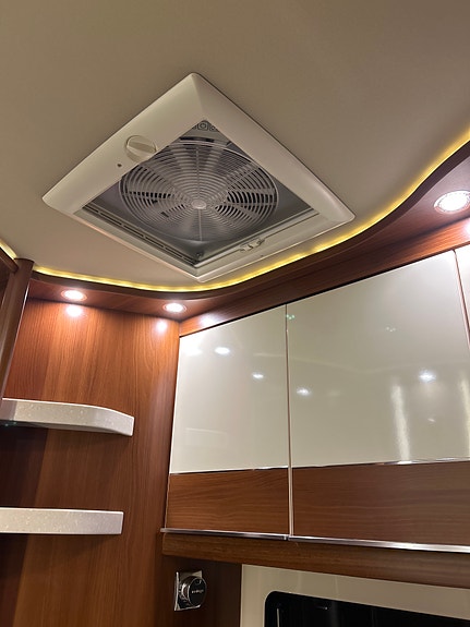 Carthago CHIC E-LINE I50 Linerclass 3 Aksel 16 of 30