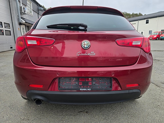 Alfa Romeo Giulietta 5 of 5