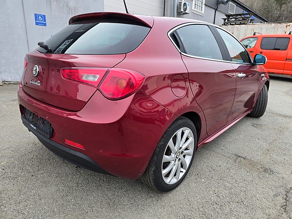 Alfa Romeo Giulietta 4 of 5