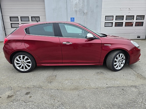 Alfa Romeo Giulietta 3 of 5