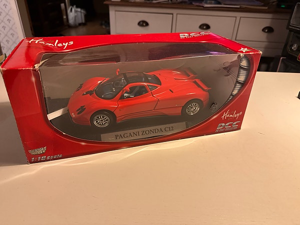 Hamleys Pagani Zonda C12 lekebil diecast rød