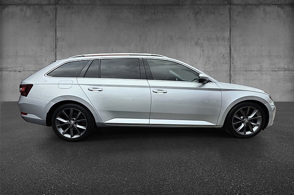 Skoda Superb 3 of 5