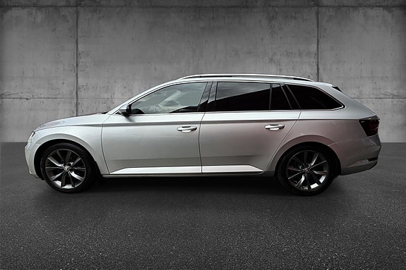 Skoda Superb 4 of 5