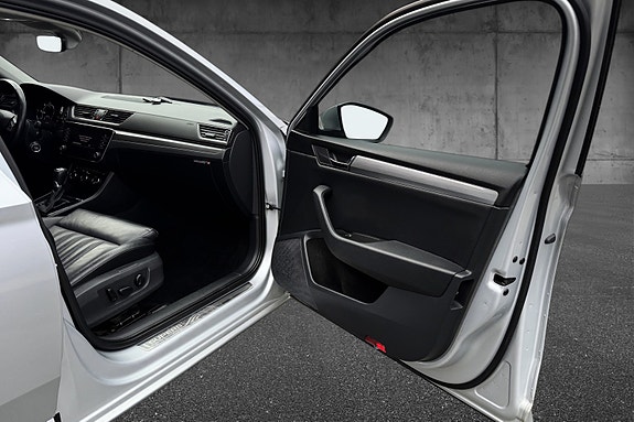 Skoda Superb 22 of 30