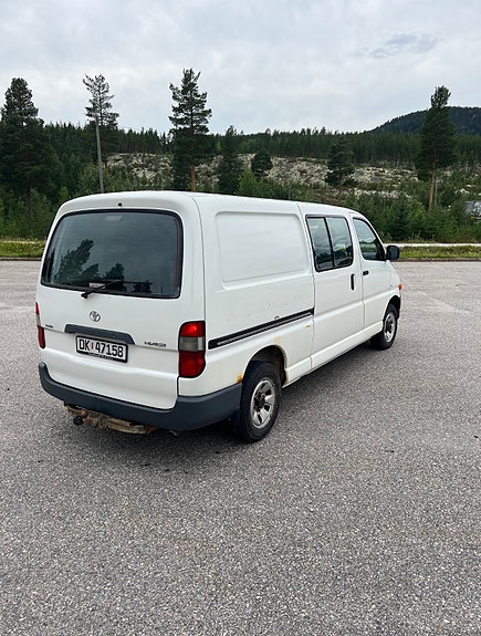 Toyota HiAce 6 of 19
