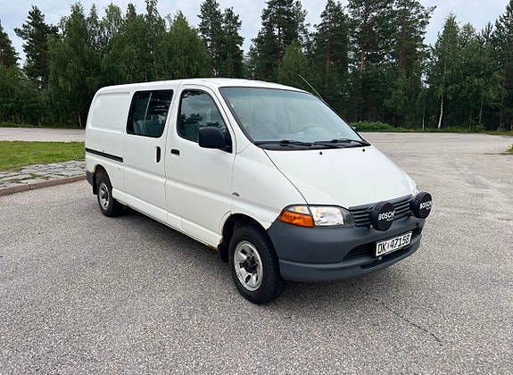 Toyota HiAce 4 of 19