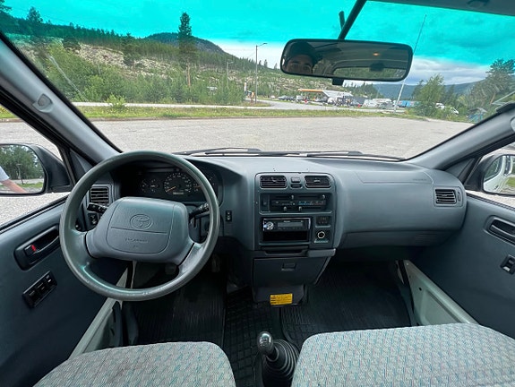 Toyota HiAce 8 of 19