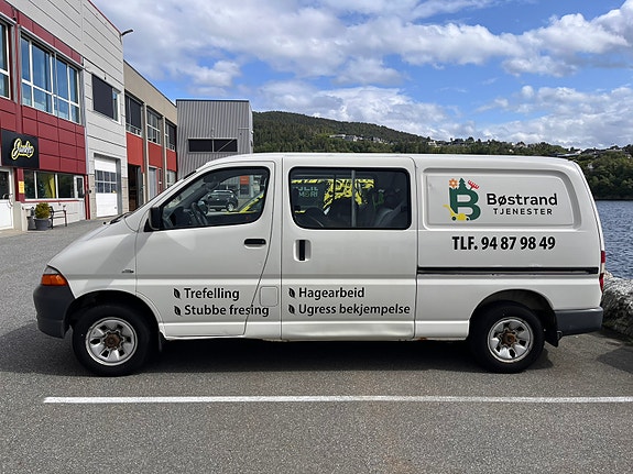 Toyota HiAce 3 of 19