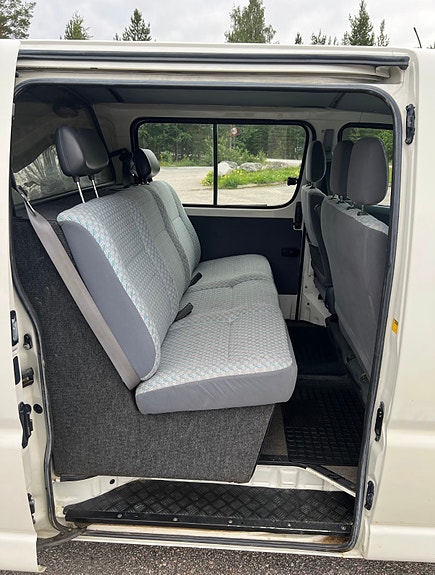 Toyota HiAce 10 of 19