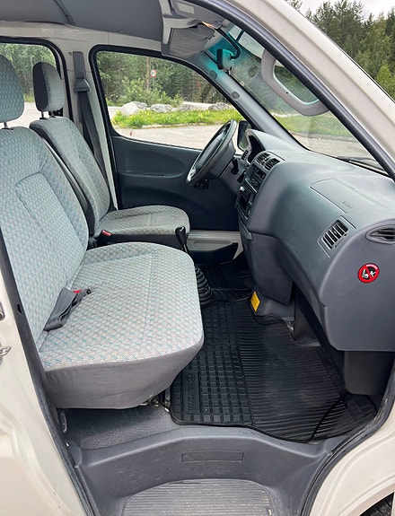Toyota HiAce 9 of 19